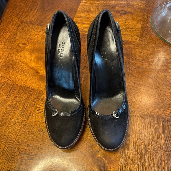 Gucci black suede platform pumps. - Picture 2 of 7